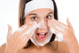 limpieza facial con espuma