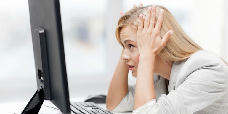 Pasar muchas horas frente al ordenador puede empeorar el Síndrome del Ojo Seco