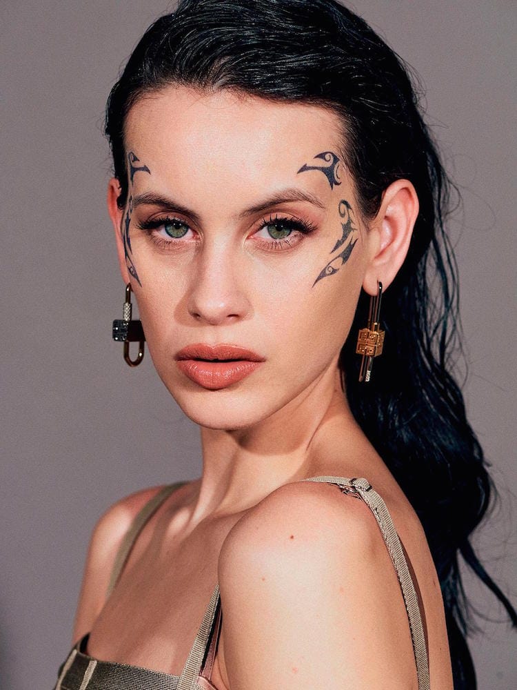 Maquillaje de Milena Smit en los Goya 2021