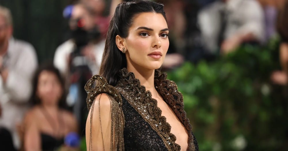 Detalle del rostro de Kendall Jenner en la Gala Met 2024