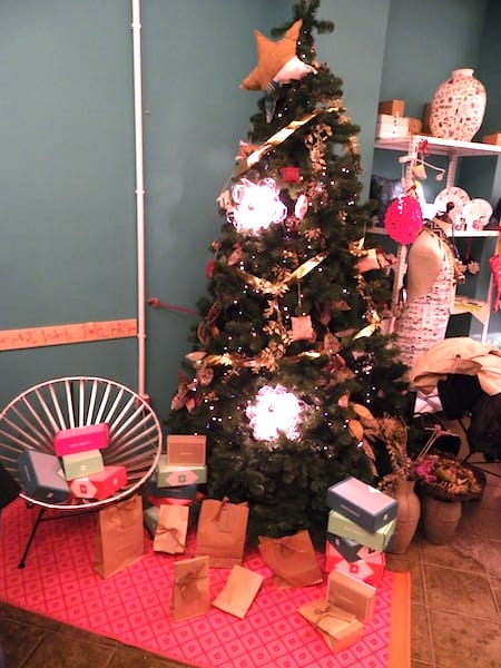 El árbol de Navidad con todos los regalitos