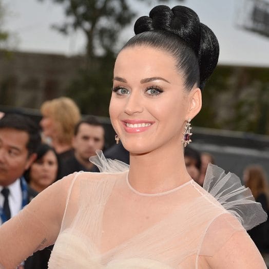El postizo de Katy Perry llamó la atención en la gala de los Grammy